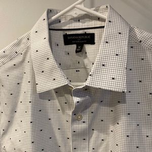 Banana Republic slim fit shirt. Size M.